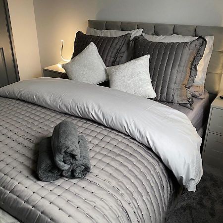 Beautiful Modern Cosy Central Apartment / Sleeps 4 Рединг Екстериор снимка