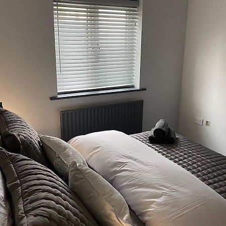 Beautiful Modern Cosy Central Apartment / Sleeps 4 Рединг Екстериор снимка