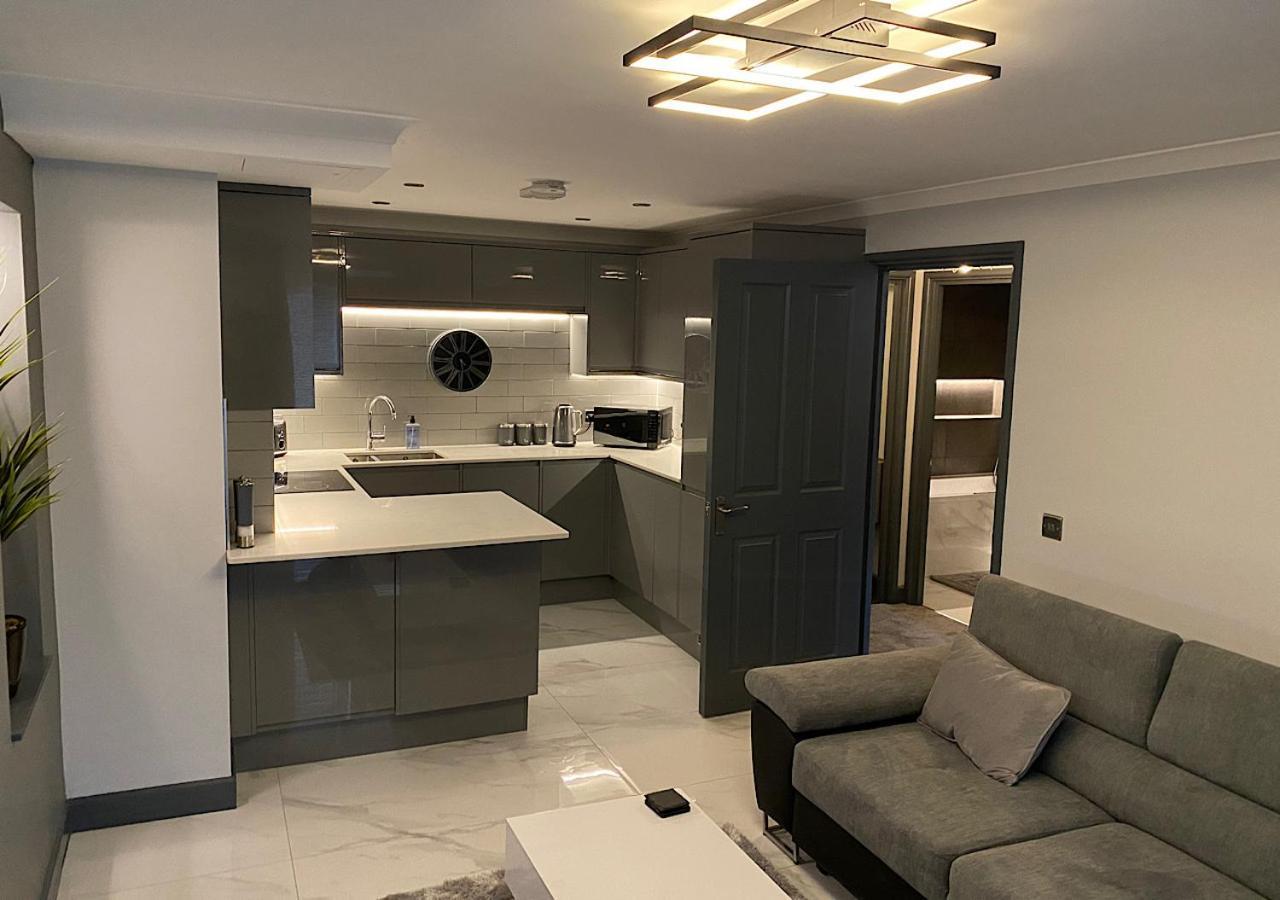 Beautiful Modern Cosy Central Apartment / Sleeps 4 Рединг Екстериор снимка