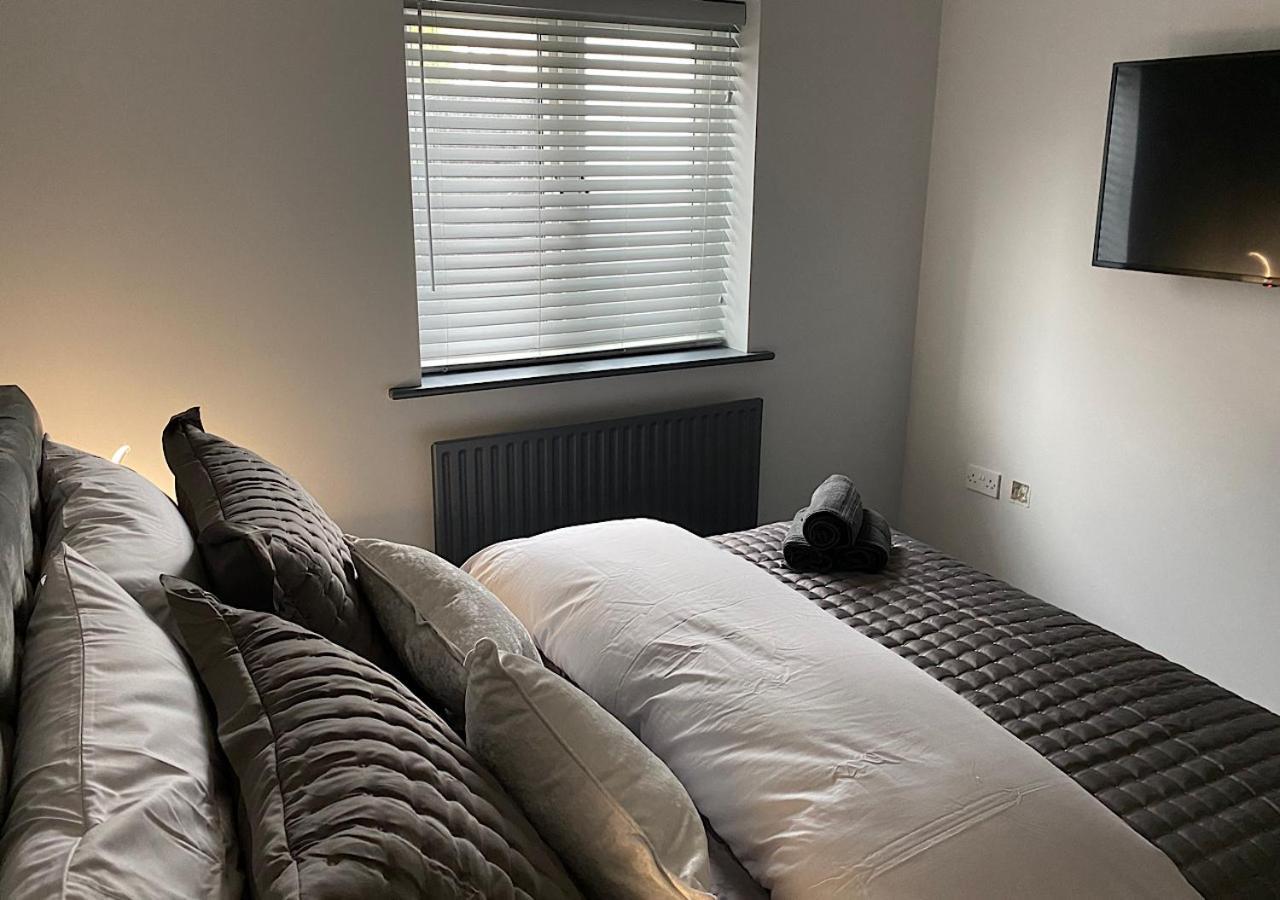 Beautiful Modern Cosy Central Apartment / Sleeps 4 Рединг Екстериор снимка