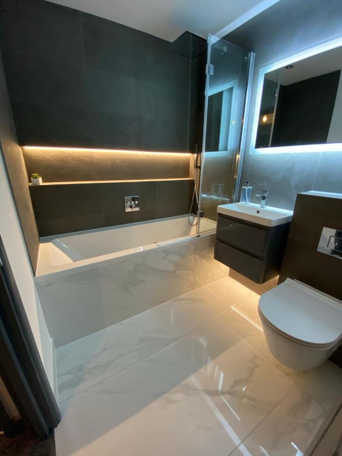 Beautiful Modern Cosy Central Apartment / Sleeps 4 Рединг Екстериор снимка